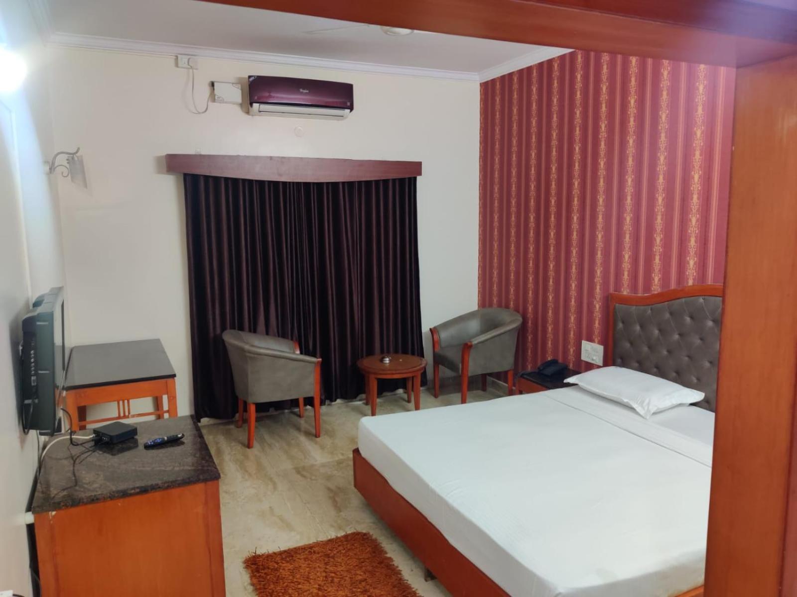 העיר בנגלור Hotel Chetan International מראה חיצוני תמונה