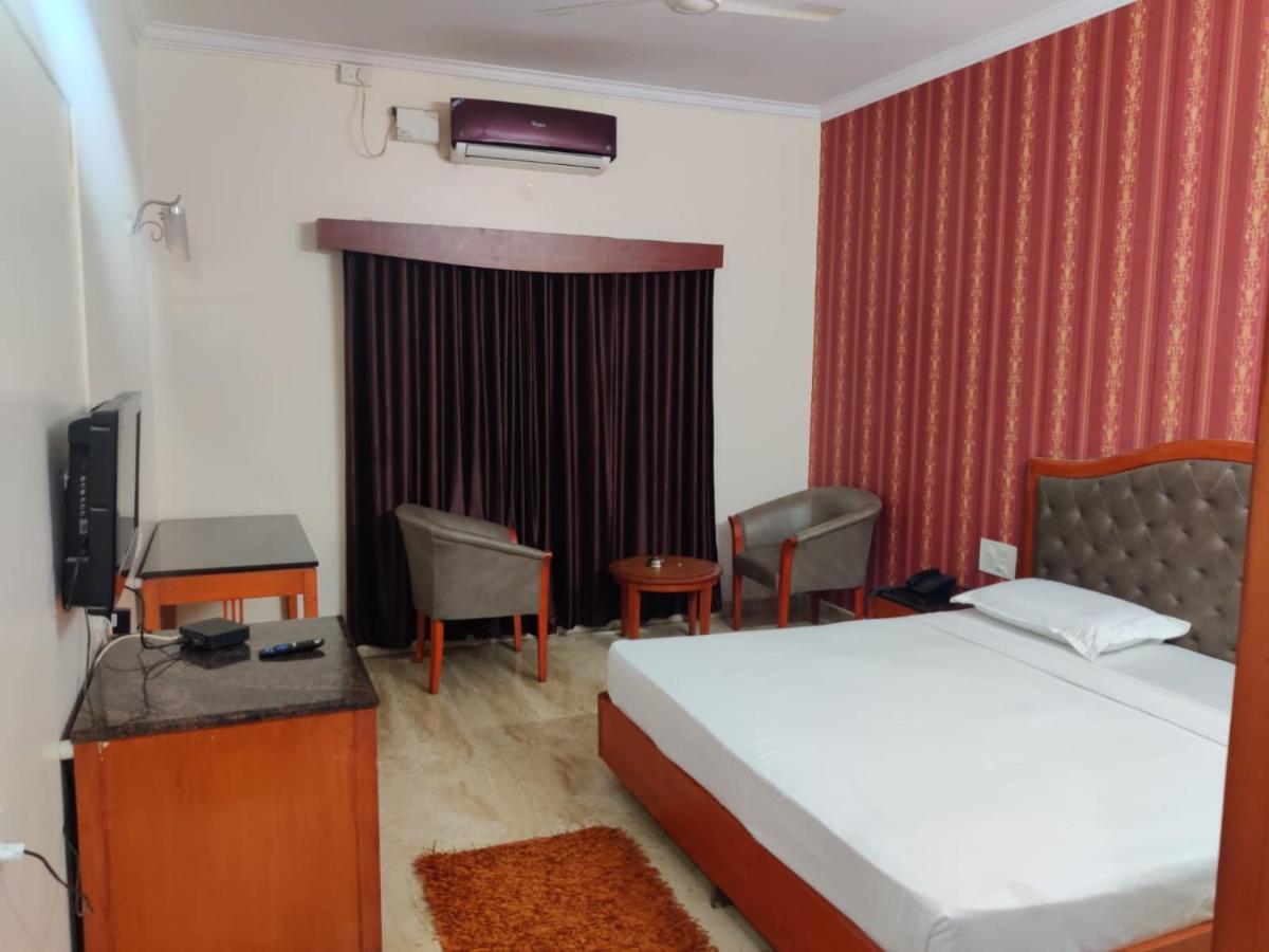 העיר בנגלור Hotel Chetan International מראה חיצוני תמונה