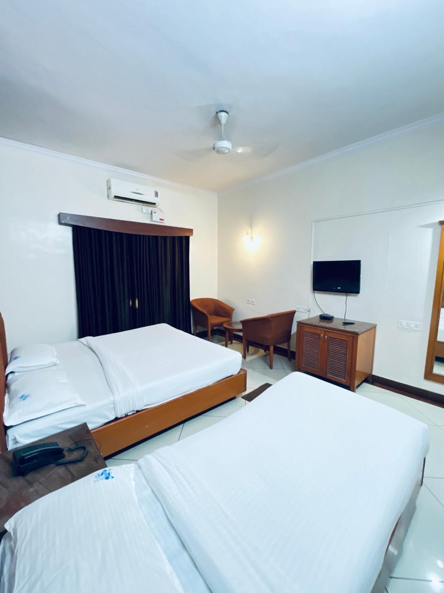 העיר בנגלור Hotel Chetan International מראה חיצוני תמונה