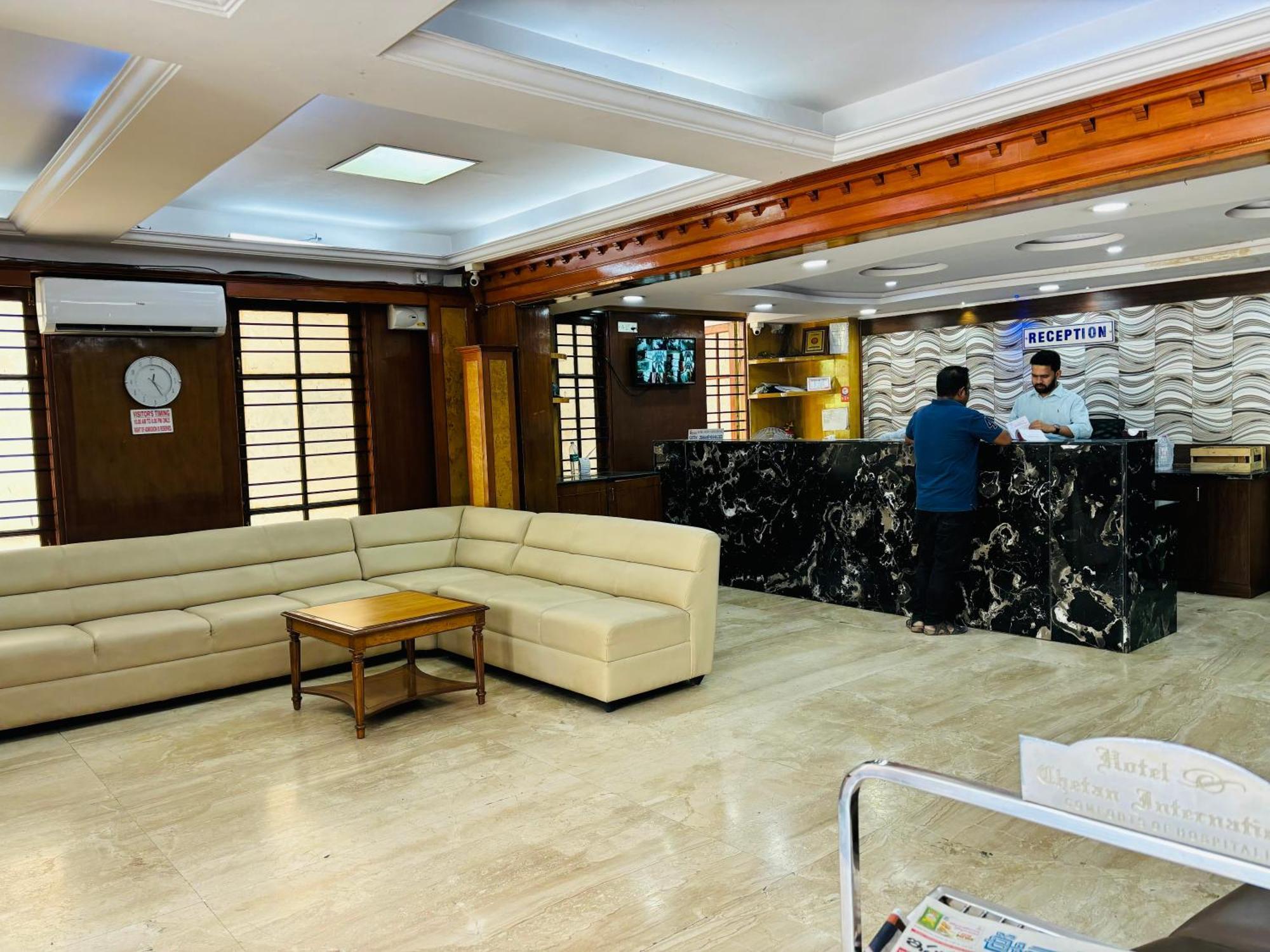 העיר בנגלור Hotel Chetan International מראה חיצוני תמונה