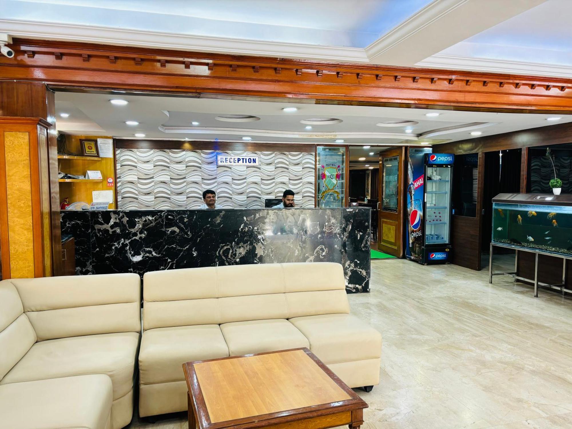העיר בנגלור Hotel Chetan International מראה חיצוני תמונה