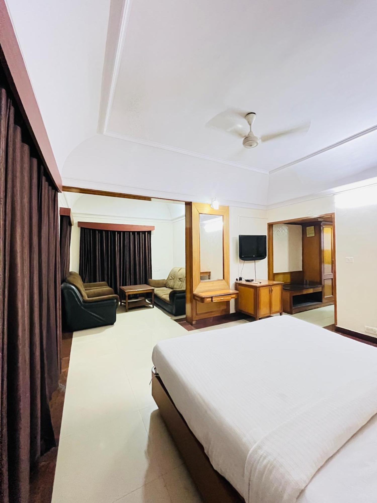 העיר בנגלור Hotel Chetan International מראה חיצוני תמונה