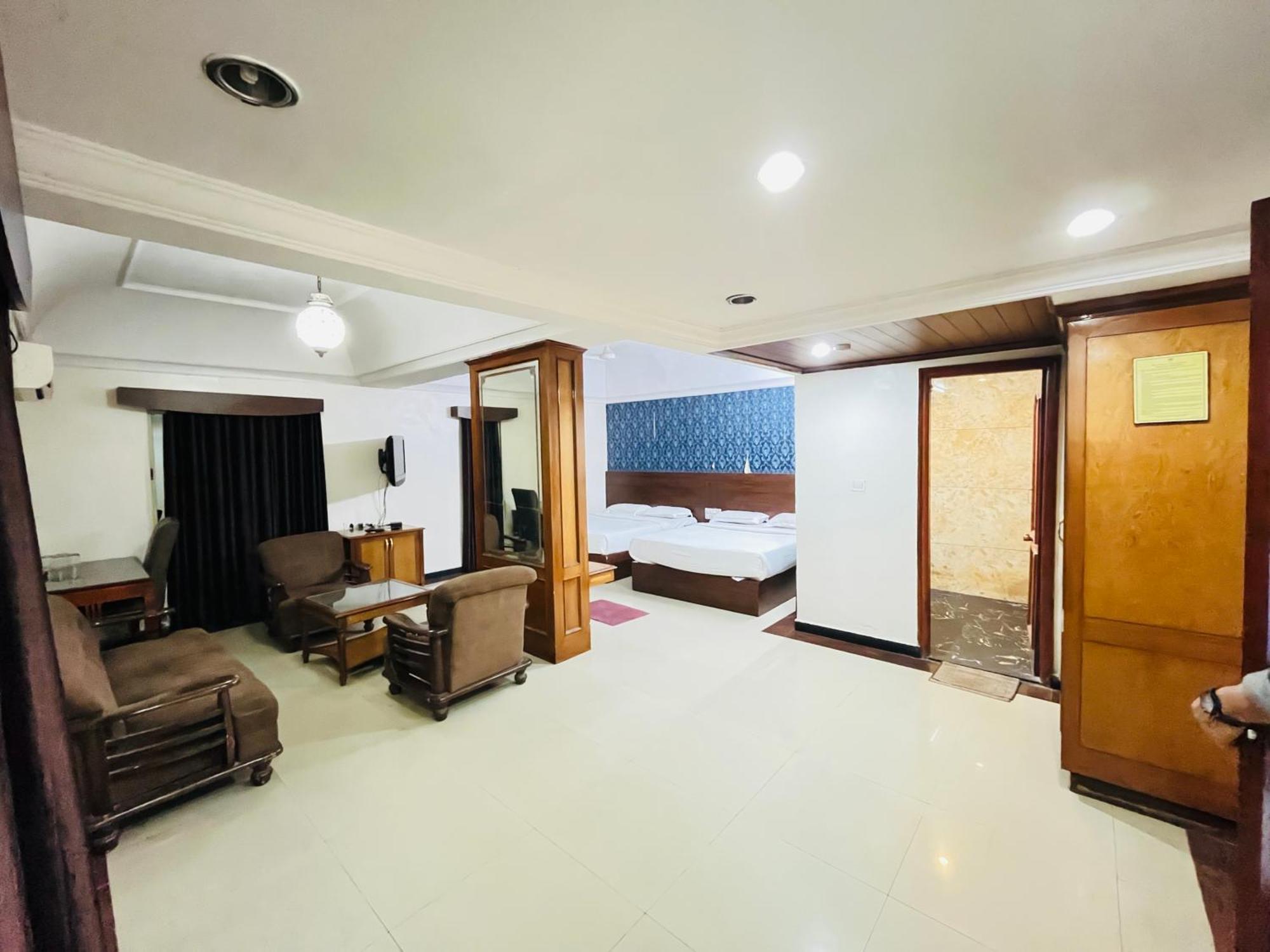 העיר בנגלור Hotel Chetan International מראה חיצוני תמונה