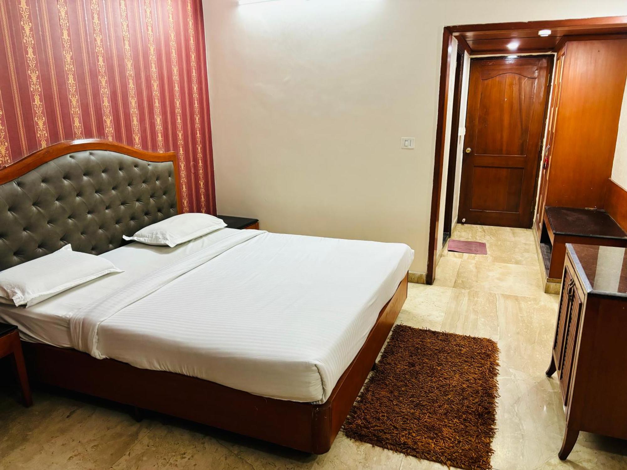 העיר בנגלור Hotel Chetan International מראה חיצוני תמונה