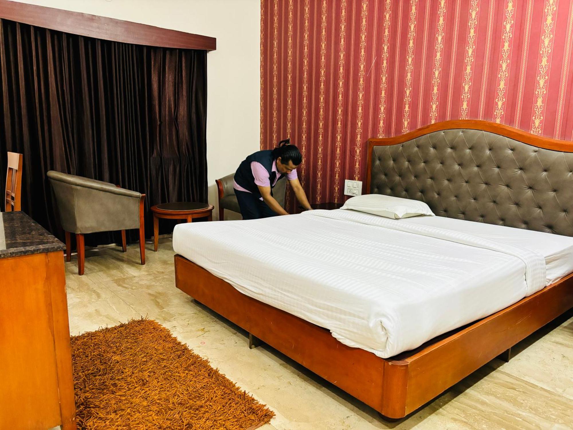 העיר בנגלור Hotel Chetan International מראה חיצוני תמונה