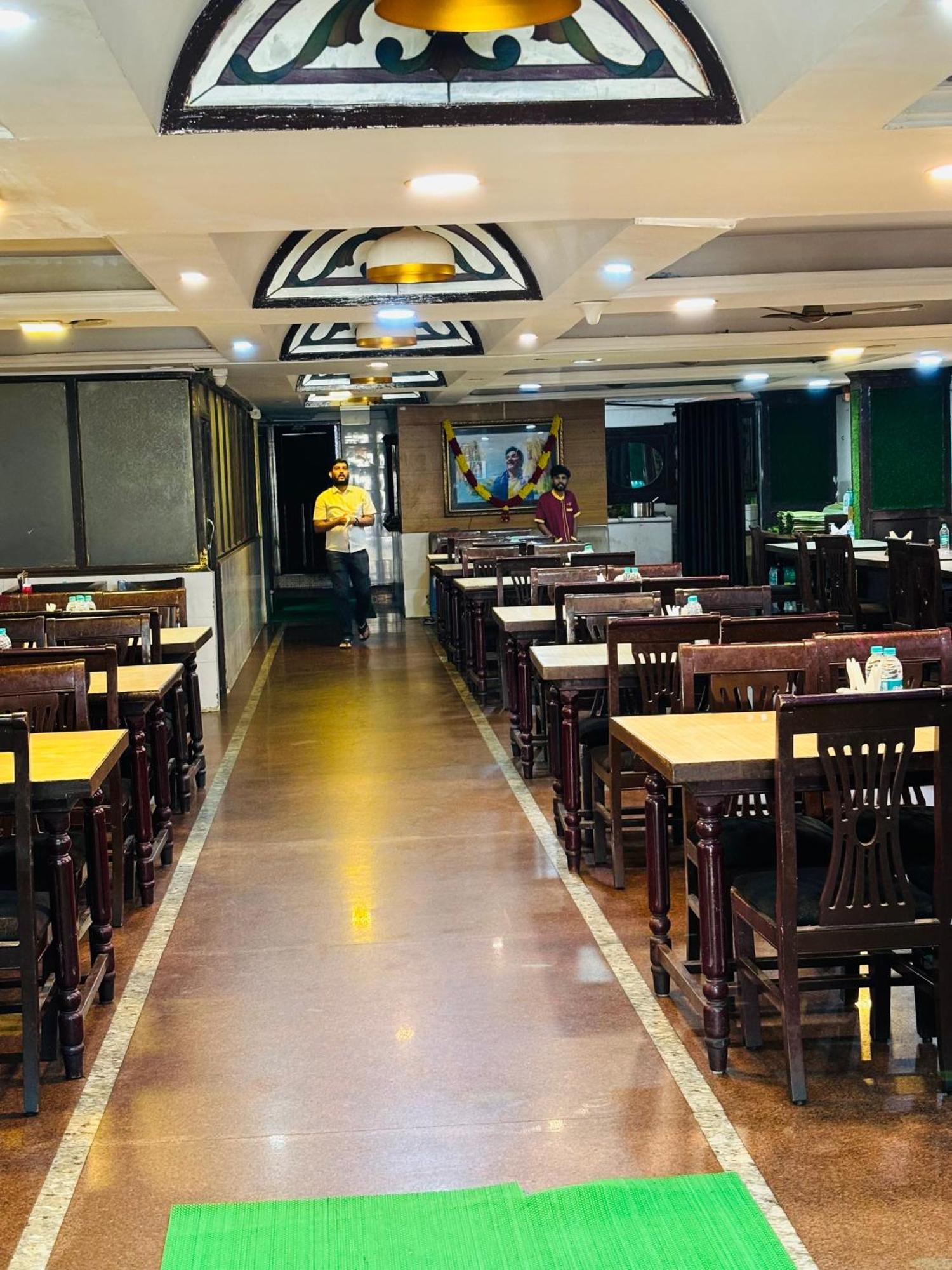 העיר בנגלור Hotel Chetan International מראה חיצוני תמונה