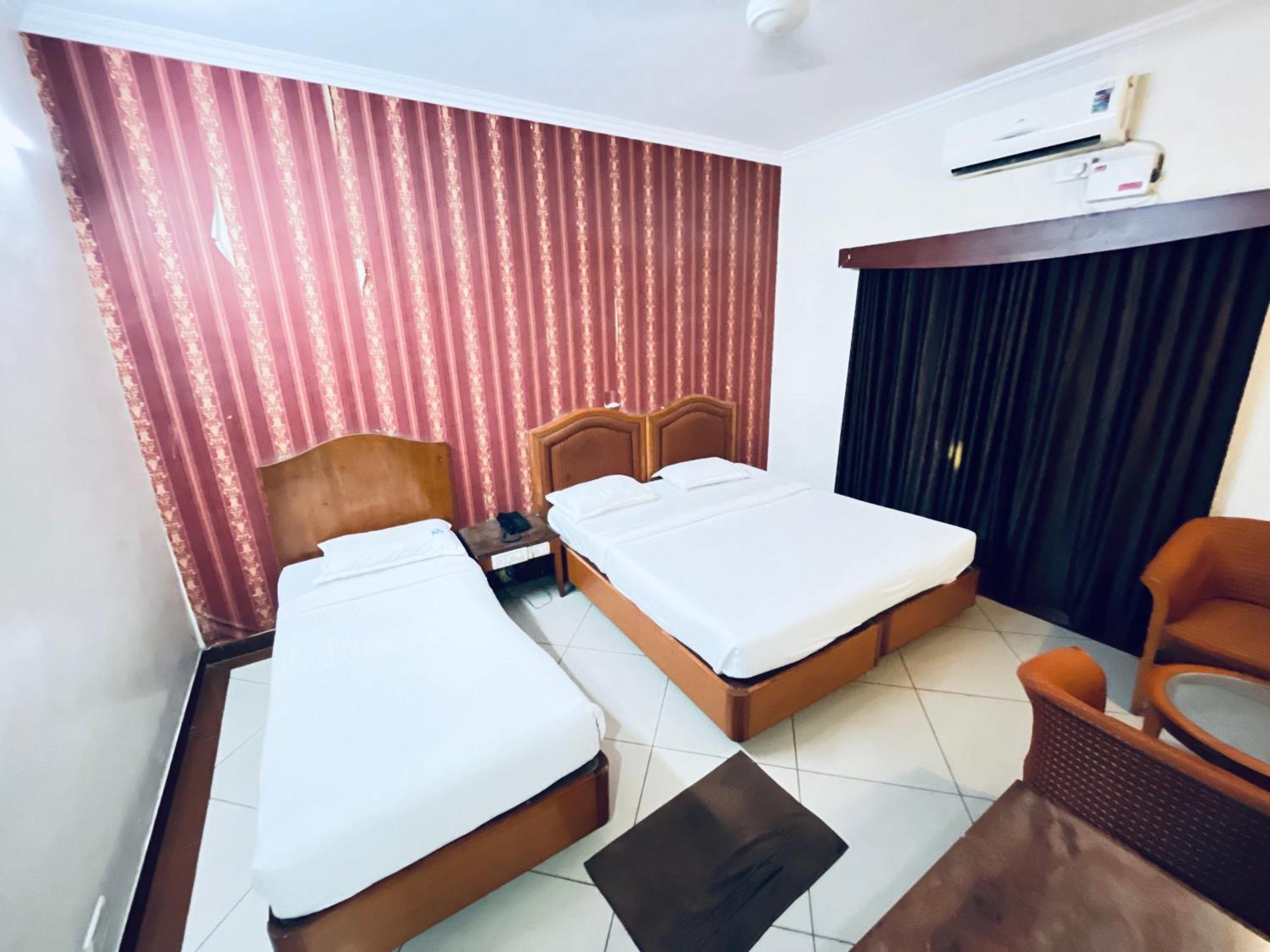 העיר בנגלור Hotel Chetan International מראה חיצוני תמונה