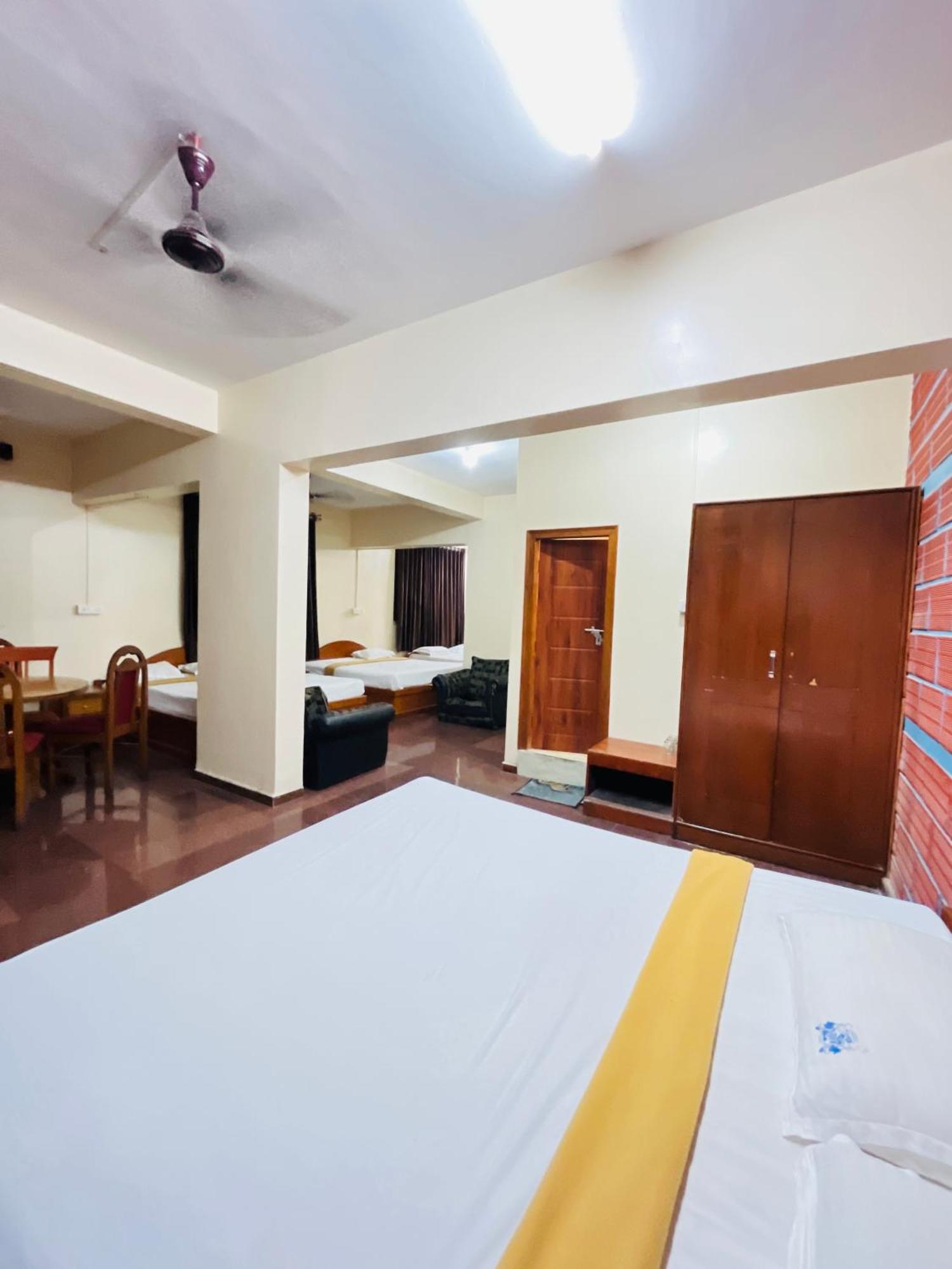 העיר בנגלור Hotel Chetan International מראה חיצוני תמונה