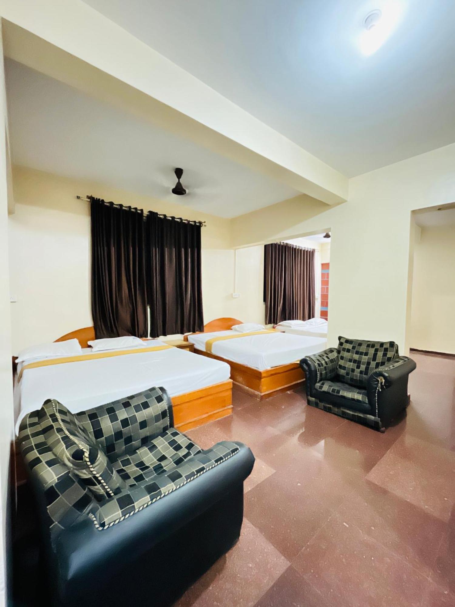 העיר בנגלור Hotel Chetan International מראה חיצוני תמונה