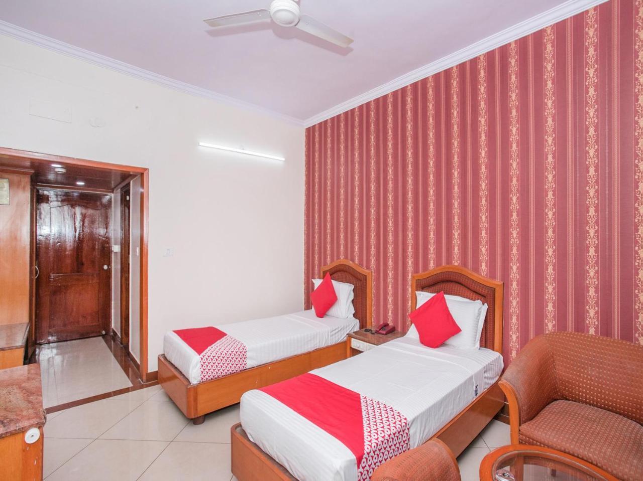 העיר בנגלור Hotel Chetan International מראה חיצוני תמונה