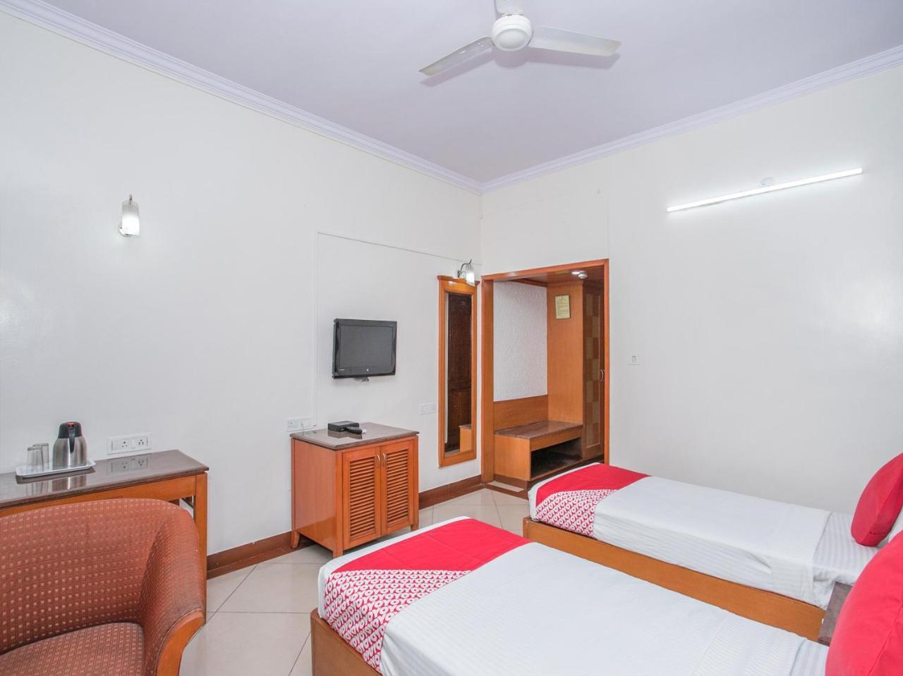 העיר בנגלור Hotel Chetan International מראה חיצוני תמונה